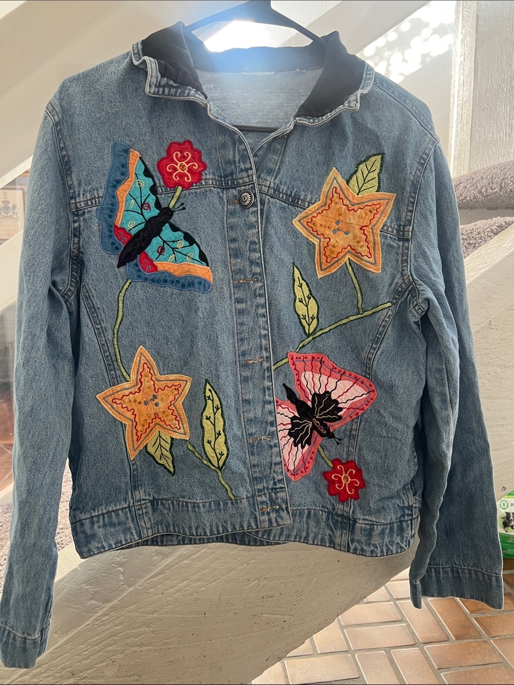 Embellished Women’s  Denim Jacket with Floral & Butterfly Appliqués - Blue